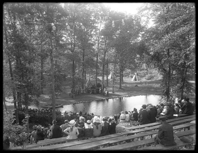 &39;Hiawatha&39;的户外表演，c.1913 作者 威廉·戴维斯·哈斯勒