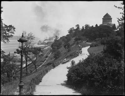 1914年7月20日，查看向格兰特的坟墓，纽约市看山 作者 威廉·戴维斯·哈斯勒