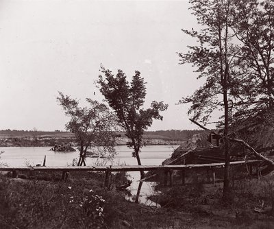 达林堡。詹姆斯河中的蒙面炮台和障碍物，约1865年。 作者 威廉·弗兰克·布朗