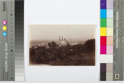 拉各斯，一般视图显示大教堂，1883-1884（蛋白打印） 作者 威廉·亨利·杰克逊
