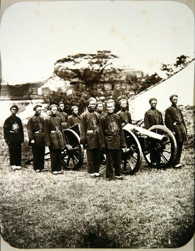 中国士兵，约1875年（蛋白打印）。 作者 威廉·桑德斯