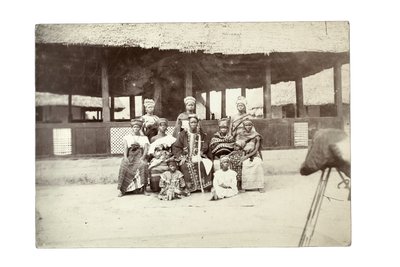 土着酋长和后宫，Mendi土地（明胶银印） 作者 威廉·特恩布尔·巴尔默