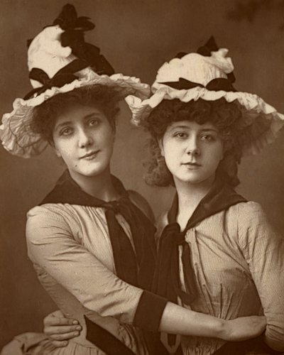 英国女演员莫德·米利特（Maude Millett）和安妮·休斯（Annie Hughes）的两朵玫瑰，1888年 作者 威廉和丹尼尔唐尼