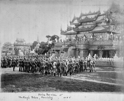 1885年，曼德勒国王宫殿的神圣服务。 作者 威洛比华莱士胡珀