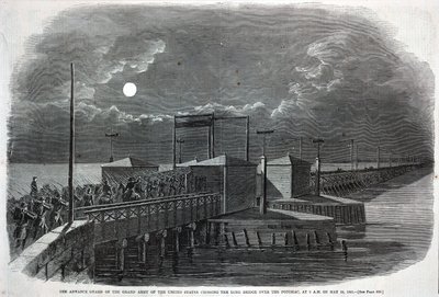 美国大军团先头部队于 1861 年 5 月 24 日凌晨 2 点通过波托马克河上的长桥，摘自《哈珀周刊》，1861 年 6 月 8 日 作者 温斯洛·荷马