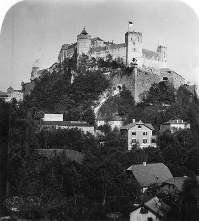 奥地利萨尔茨堡的萨尔斯堡堡（Hohensalzburg Fortress），建于大约1900年代。 作者 沃思和儿子