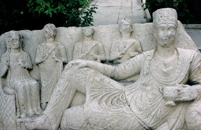描绘帕尔米亚家庭的浮雕，大概在公元前10-8世纪（石头）。 作者 乔恩·埃伦森