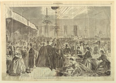 1861 年 12 月在纽约市议会厅举办的援助城市贫民的大集市》，摘自《哈珀周刊》，1861 年 12 月 28 日，第 824-825 页。 作者 在温斯洛荷马之后