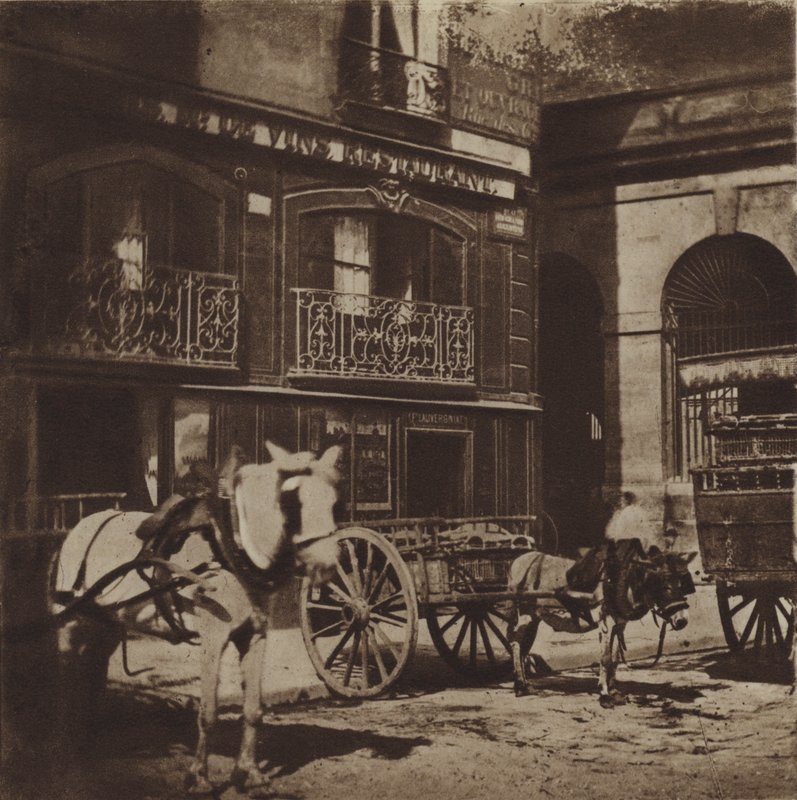 Laperouse 餐厅的入口，quai des Grands-Augustins（黑白照片） 作者 （之后）法国摄影师