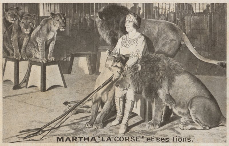 Martha "La Corse" 和她的狮子（黑白照片） 作者 （之后）法国摄影师