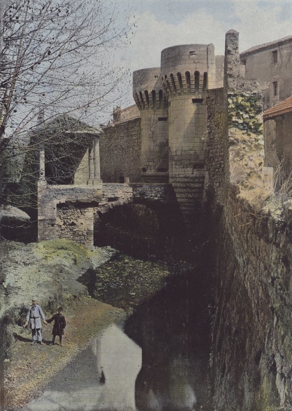 Pernes, Chateau (彩色照片) 作者 （之后）法国摄影师