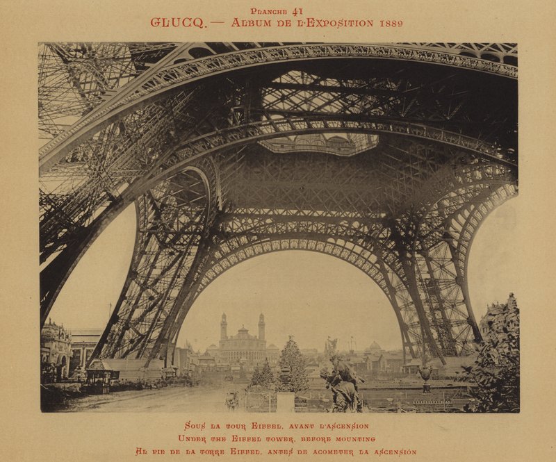Under the Eiffel Tower, before mounting (b/w photo) 作者 （之后）法国摄影师