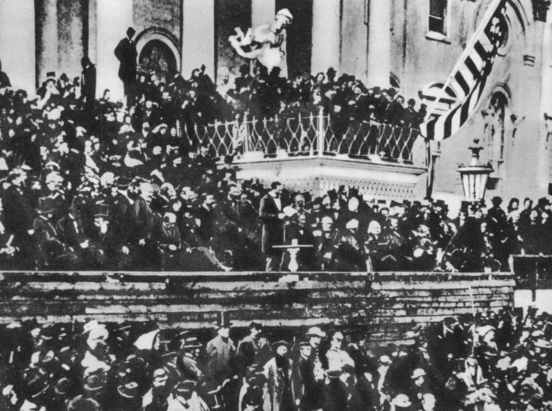 亚伯拉罕-林肯的第二次就职典礼，1865年3月4日（黑白照片）。 作者 美国摄影师（后）