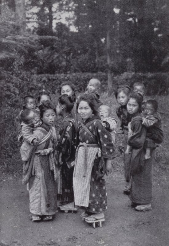 大姐姐和小弟弟（黑白照片 作者 美国摄影师（后）