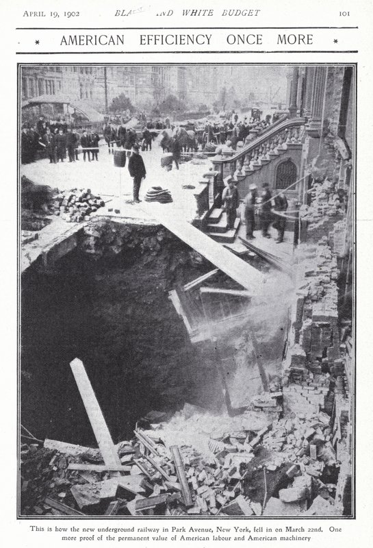 1902年3月22日，美国纽约市公园大道部分地铁隧道的坍塌（黑白照片）。 作者 美国摄影师（后）