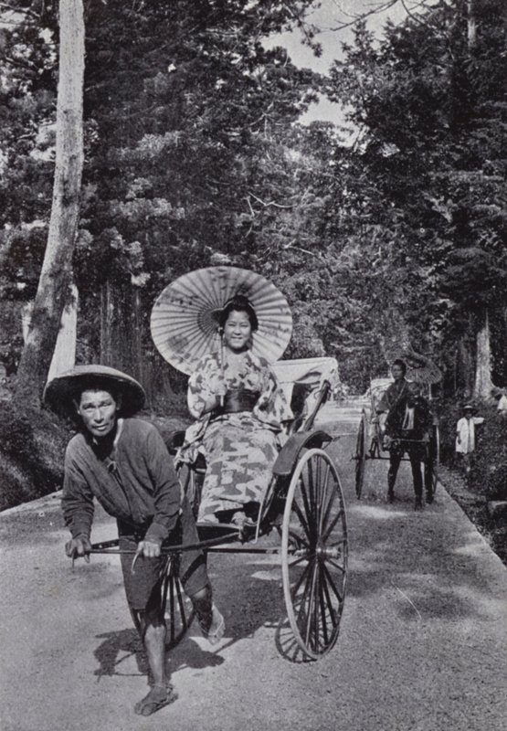 Japanese girls in jinrikshas (b/w photo) 作者 美国摄影师（后）