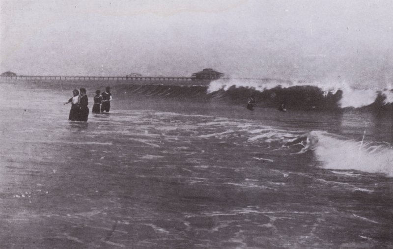 Old Orchard Beach, Maine: The surf (b/w photo) 作者 美国摄影师（后）