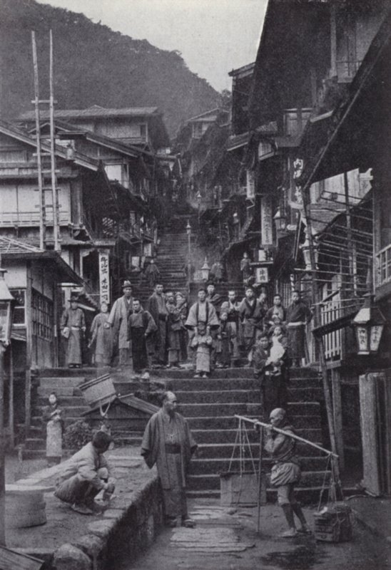 The main street at Ikao, a village of hot springs (b/w photo) 作者 美国摄影师（后）
