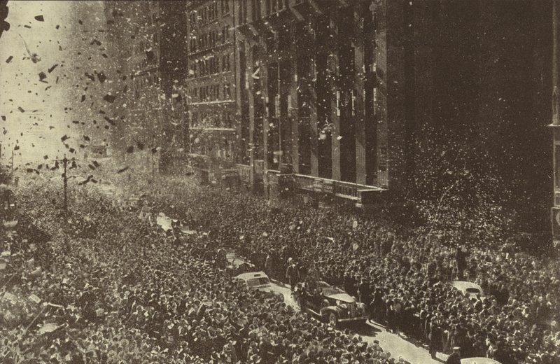 US President Franklin D Roosevelt receiving an enthusiastic welcome in New York City after being elected for a third term, December 1940 (b/w photo) 作者 美国摄影师（后）