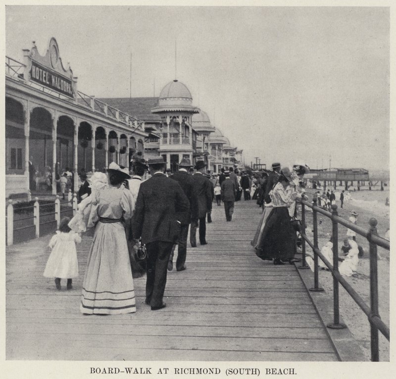 Board-Walk at Richmond (South) Beach (b/w photo) 作者 美国摄影师