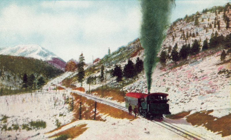 Ruxton 公园，远处的 Baldy 山，科罗拉多州派克峰齿轮路（彩色照片） 作者 美国摄影师