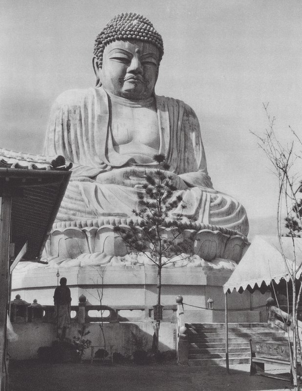 日本：别府佛塔（黑白照片） 作者 阿克塞尔·冯·格雷夫