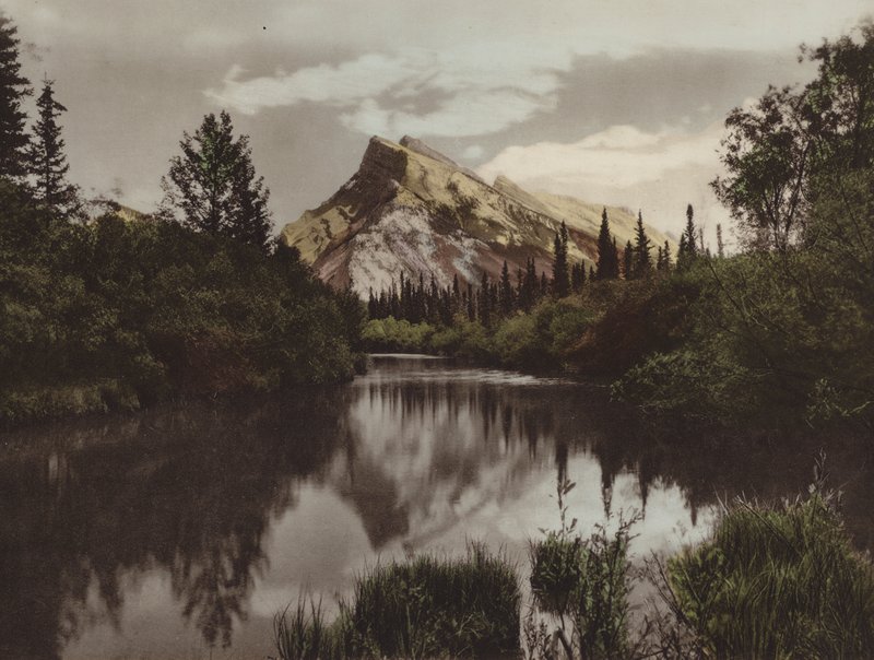 Mount Rundle，班夫，Alt 9,665 英尺（彩色照片） 作者 拜伦·希尔·哈蒙（Byron Hill Harmon）