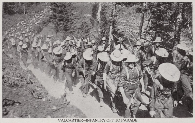 Val Cartier-1915年步兵阅兵式（黑白照片） 作者 加拿大摄影师