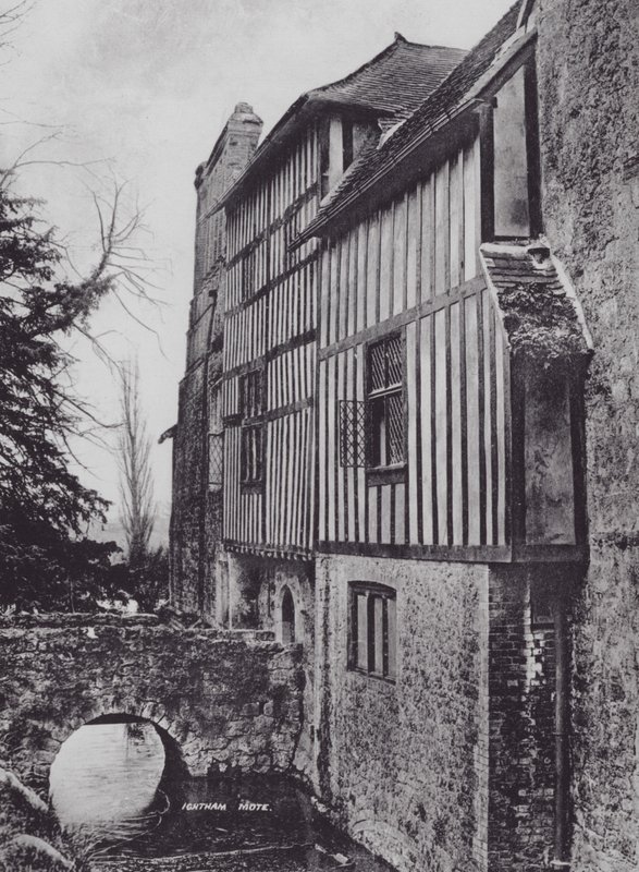 Ightham Mote（黑白照片）。 作者 查尔斯·埃森海克·科克