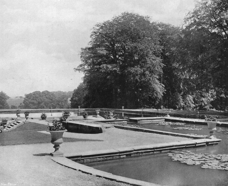 Across the Ponds (b/w photo) 作者 查尔斯·拉瑟姆（Charles Latham）