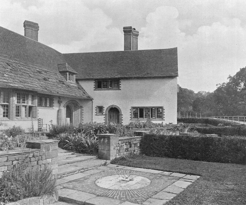 The Garden Court from the West (b/w photo) 作者 查尔斯·拉瑟姆（Charles Latham）