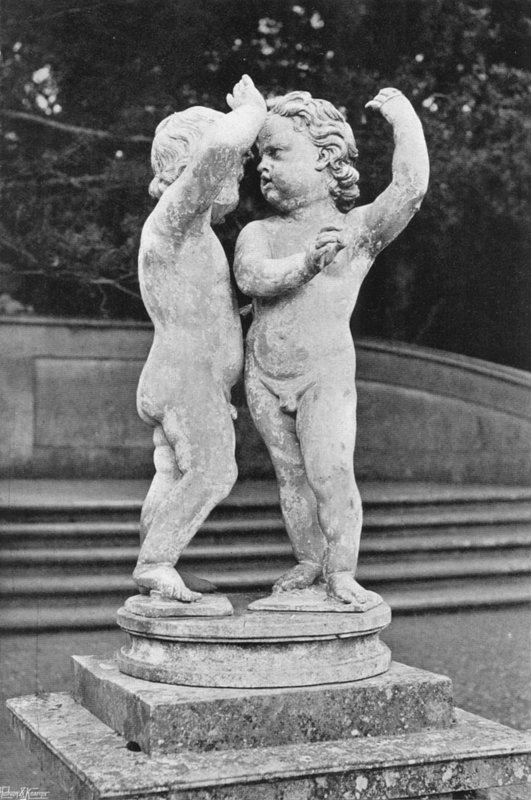 The Quarrel (Figures in Lead) (b/w photo) 作者 查尔斯·拉瑟姆（Charles Latham）