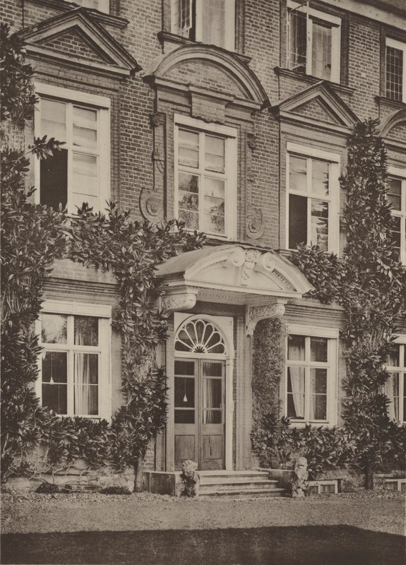 Tyttenhanger，Herts，入口，花园前 作者 查尔斯·拉瑟姆（Charles Latham）
