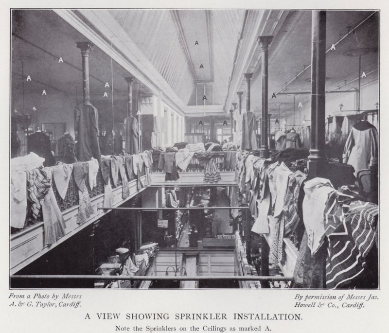 A view showing sprinkler installation (b/w photo) 作者 英国摄影师