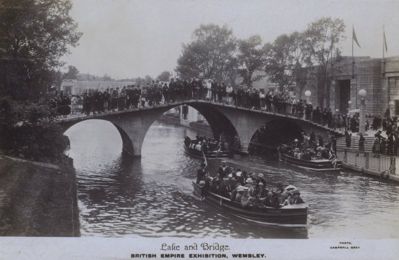 British Empire Exhibition, Wembley: Lake and Bridge (b/w photo) 作者 英国摄影师