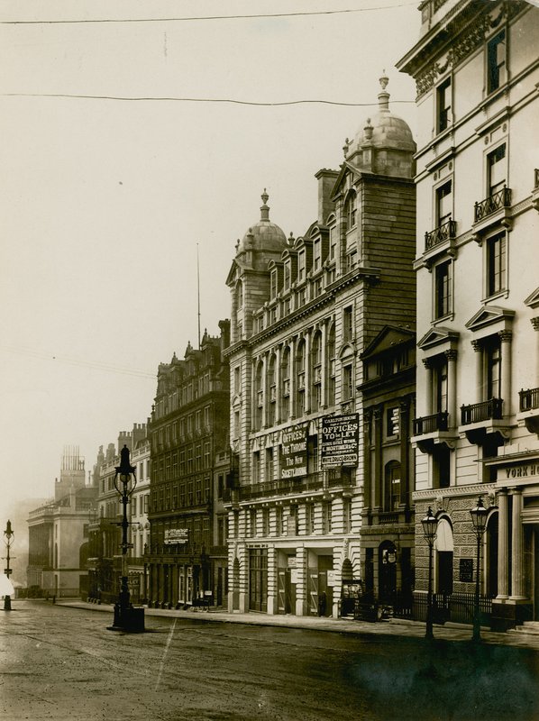 Carlton House酒店建于1904年，位于伦敦摄政街的St Philips Chapel遗址 作者 英国摄影师
