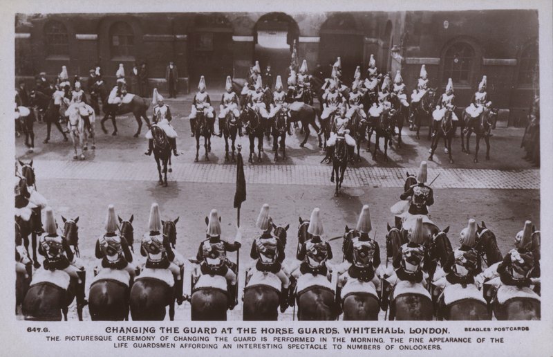 Changing the Guard, Horse Guards, Whitehall, London (b/w photo) 作者 英国摄影师
