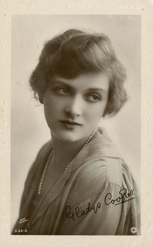 爱德华七世时代的Gladys Cooper明信片 作者 英国摄影师