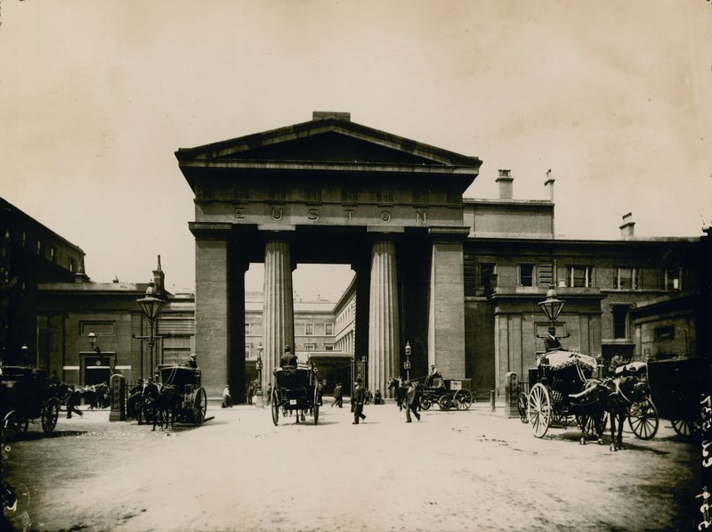 尤斯顿站，1890年 作者 英国摄影师