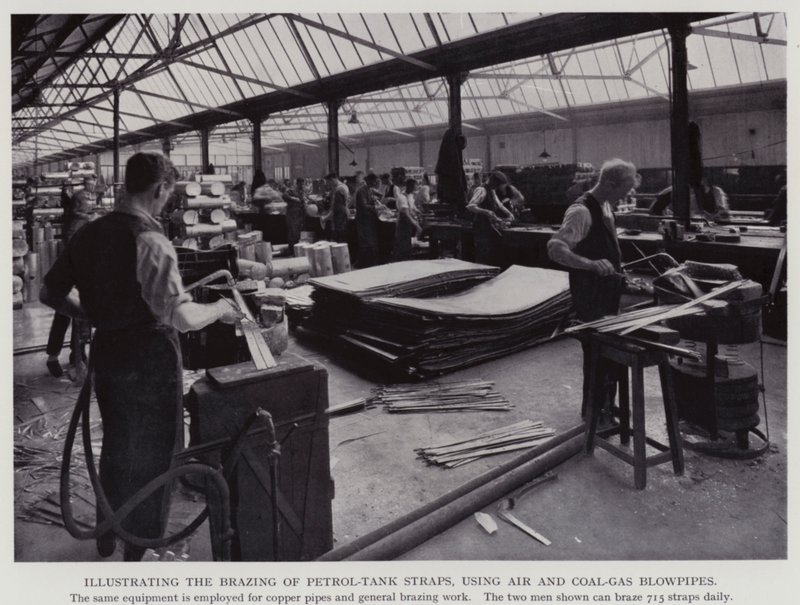 Illustrating the brazing of petrol-tank straps, using air and coal-gas blowpipes (b/w photo) 作者 英国摄影师