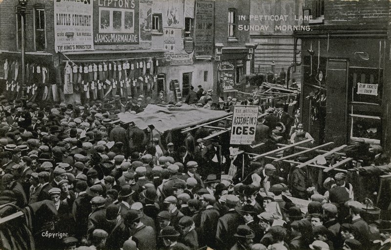 星期天早上在伦敦的Petticoat Lane 作者 英国摄影师
