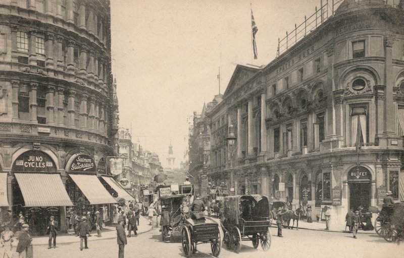 London, Shaftesbury Avenue (foto b/w) 作者 英国摄影师