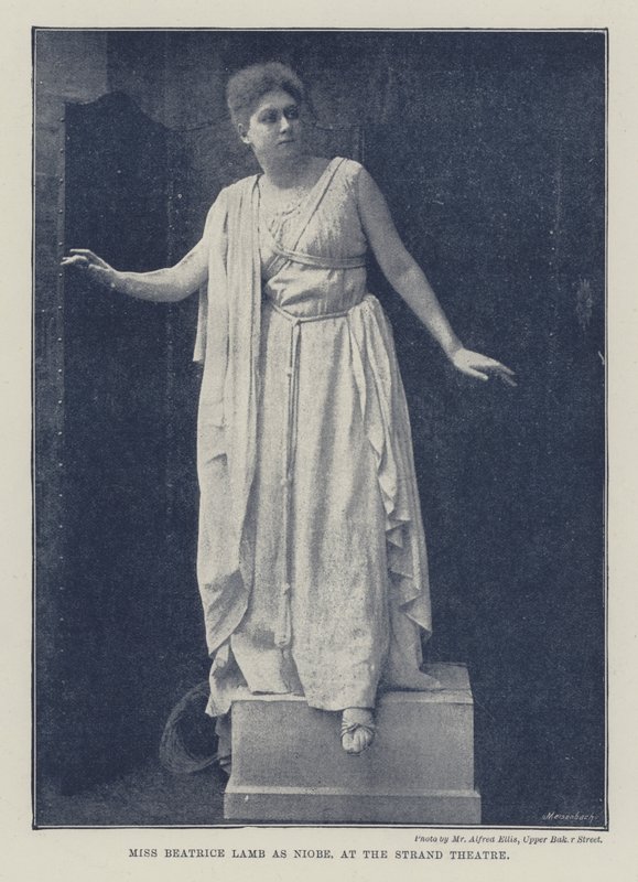 Beatrice Lamb小姐在Nind，在Strand剧院 作者 英国摄影师
