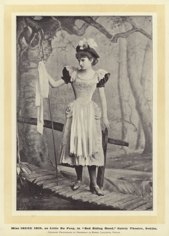 Irene Iris小姐，作为Little Bo Peep，在红帽，都柏林欢乐剧院 作者 英国摄影师