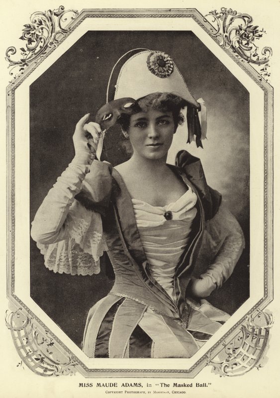 Maude Adams小姐，戴着面具球 作者 英国摄影师