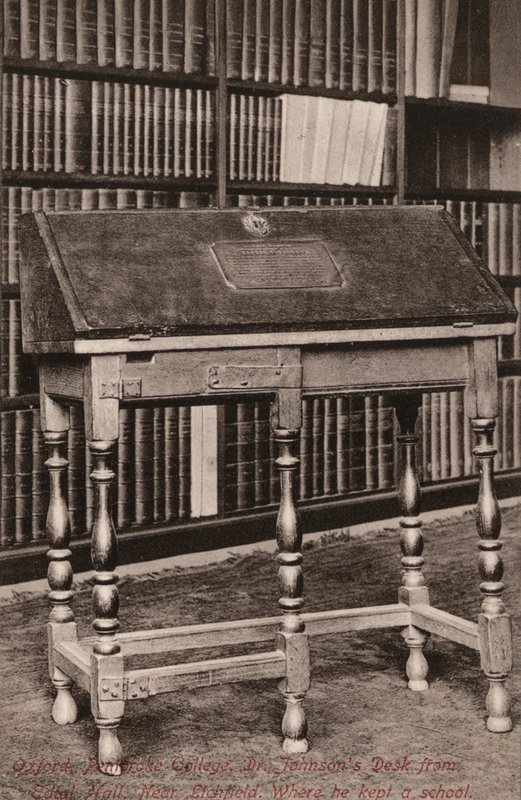 牛津，彭布罗克学院，约翰逊博士的办公桌，来自伊迪尔霍尔，nr Lichfield，他在那里开办了一所学校（黑白照片） 作者 英国摄影师