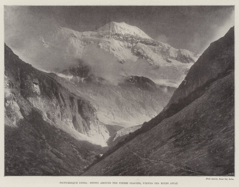风景如画的印度，在Pindri冰川周围的雪，看到十英里远 作者 英国摄影师