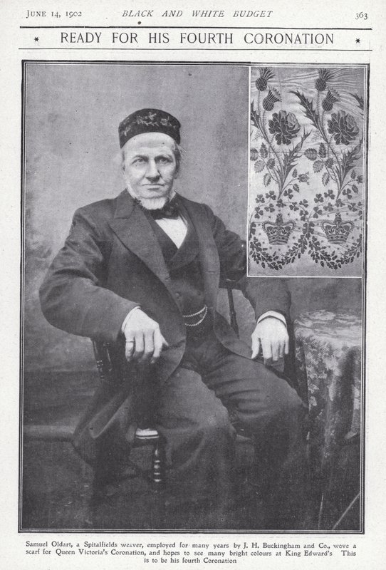 来自伦敦Spitalfields的织工Samuel Oldart，他为维多利亚女王的加冕仪式编织了一条围巾（黑白照片）。 作者 英国摄影师