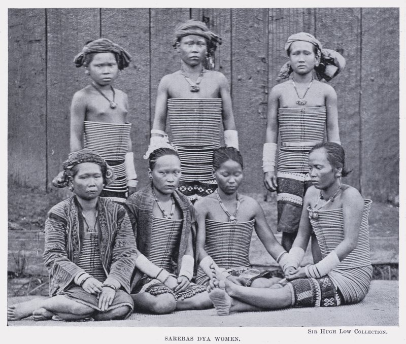 Sarebas Dya 妇女（黑白照片） 作者 英国摄影师