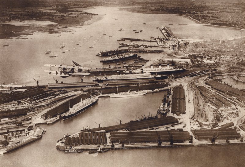 从空中俯瞰南安普敦码头（黑白照片） 作者 英国摄影师